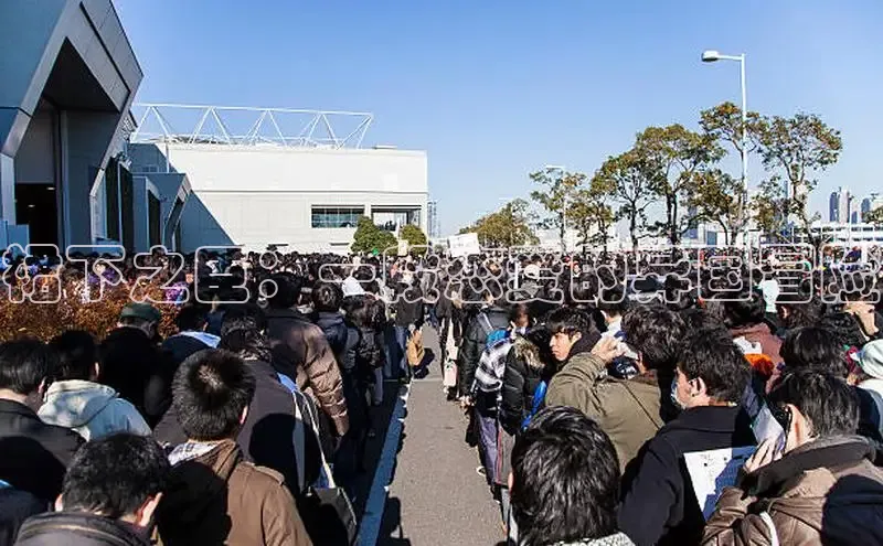 裙下之臣：一段恋爱的异国冒险